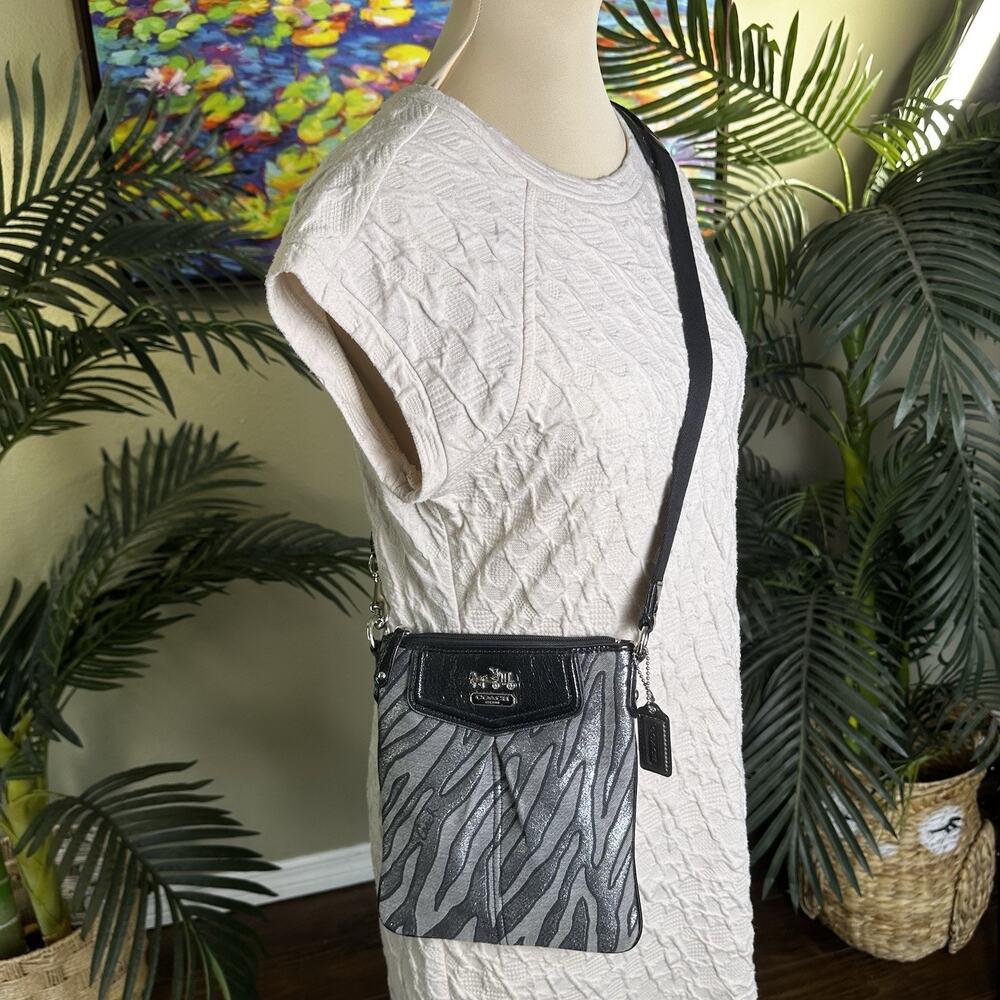 Coach crossbody bag Canvas zebra Black Silver Gray patent trim leather - Picture 5 of 13